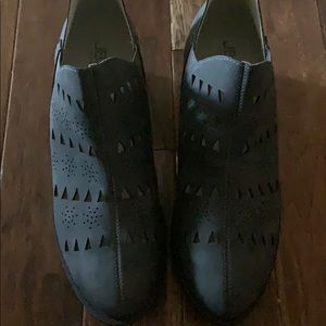 Women’s size 11 medium Shoes